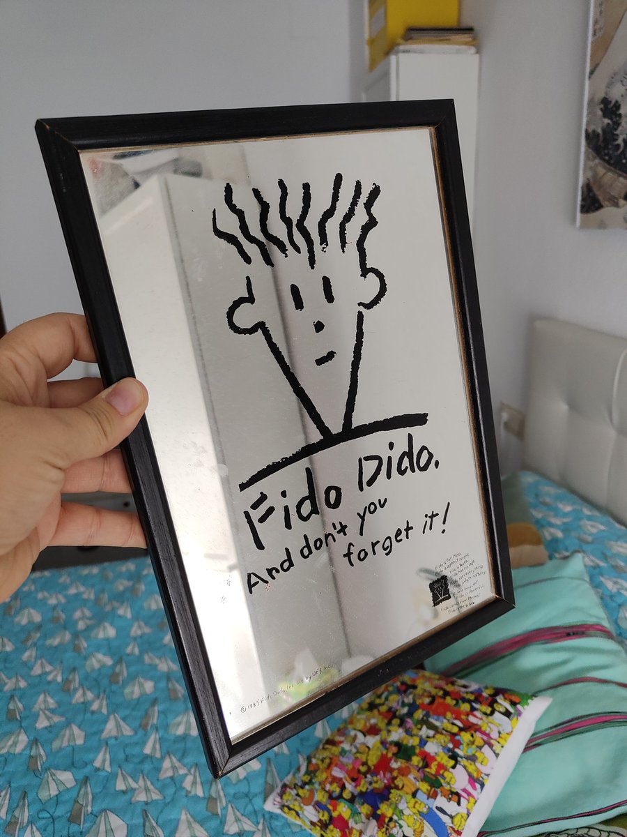 pilaring's tweet image. El milagro de que mi espejo de #FidoDido haya sobrevivido desde los 80 tras múltiples mudanzas. A la pared que va. 🥲