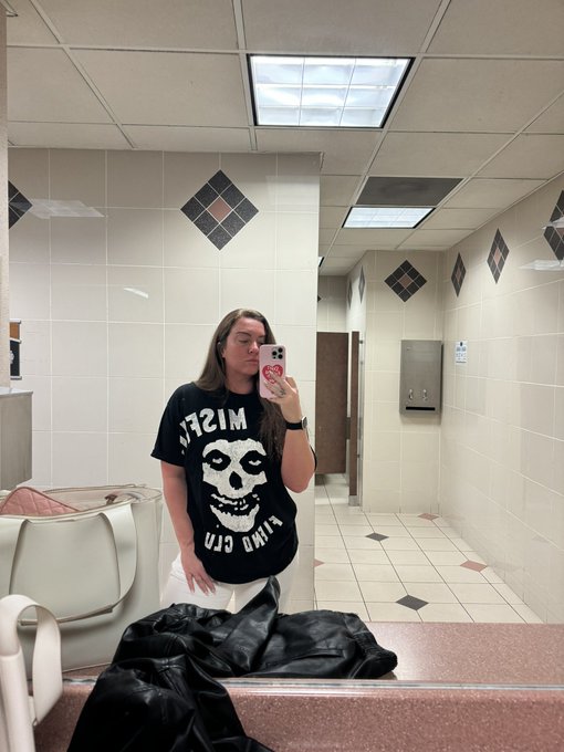 5am flight to la https://t.co/72QSLO6BNl