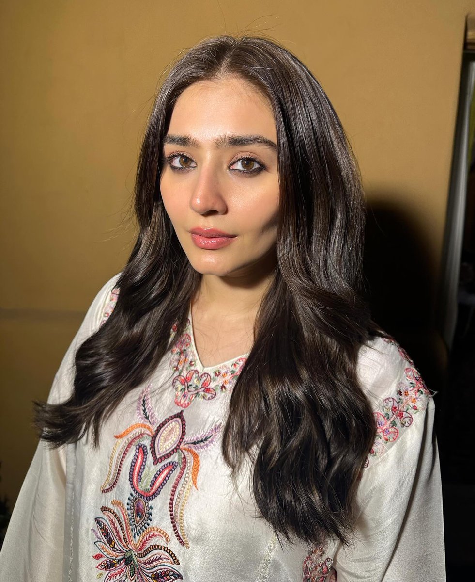 ShowbizAndNewz's tweet photo. #DureFishanSaleem https://t.co/CC7mvpb5Yd