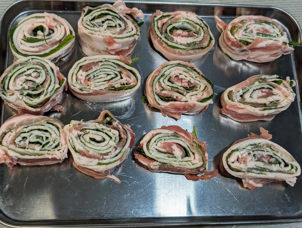 huttang's tweet image. 豚バラと大葉を巻いた料理が夕飯になります