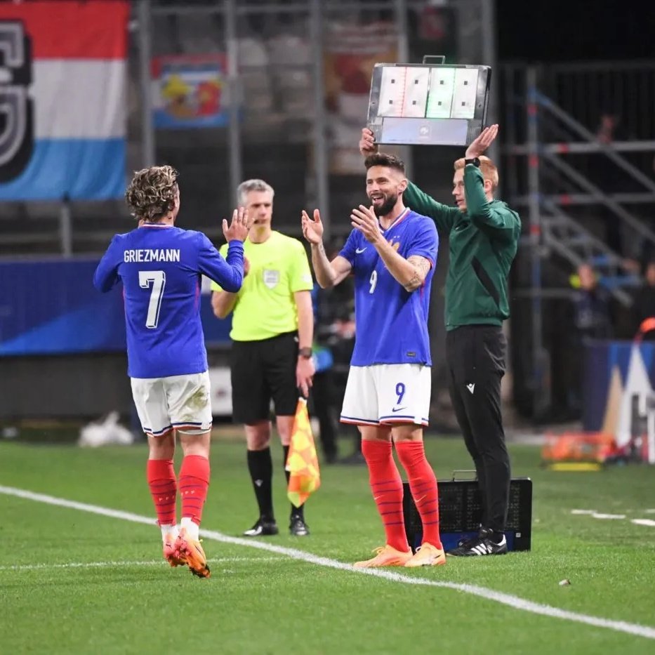 actubleus_'s tweet image. 🇫🇷 OFFICIEL ! 🔴

Olivier Giroud va disputer son DERNIER match en France avec les Bleus ce soir... 😔 #FRACAN 

LÉGENDE 👑