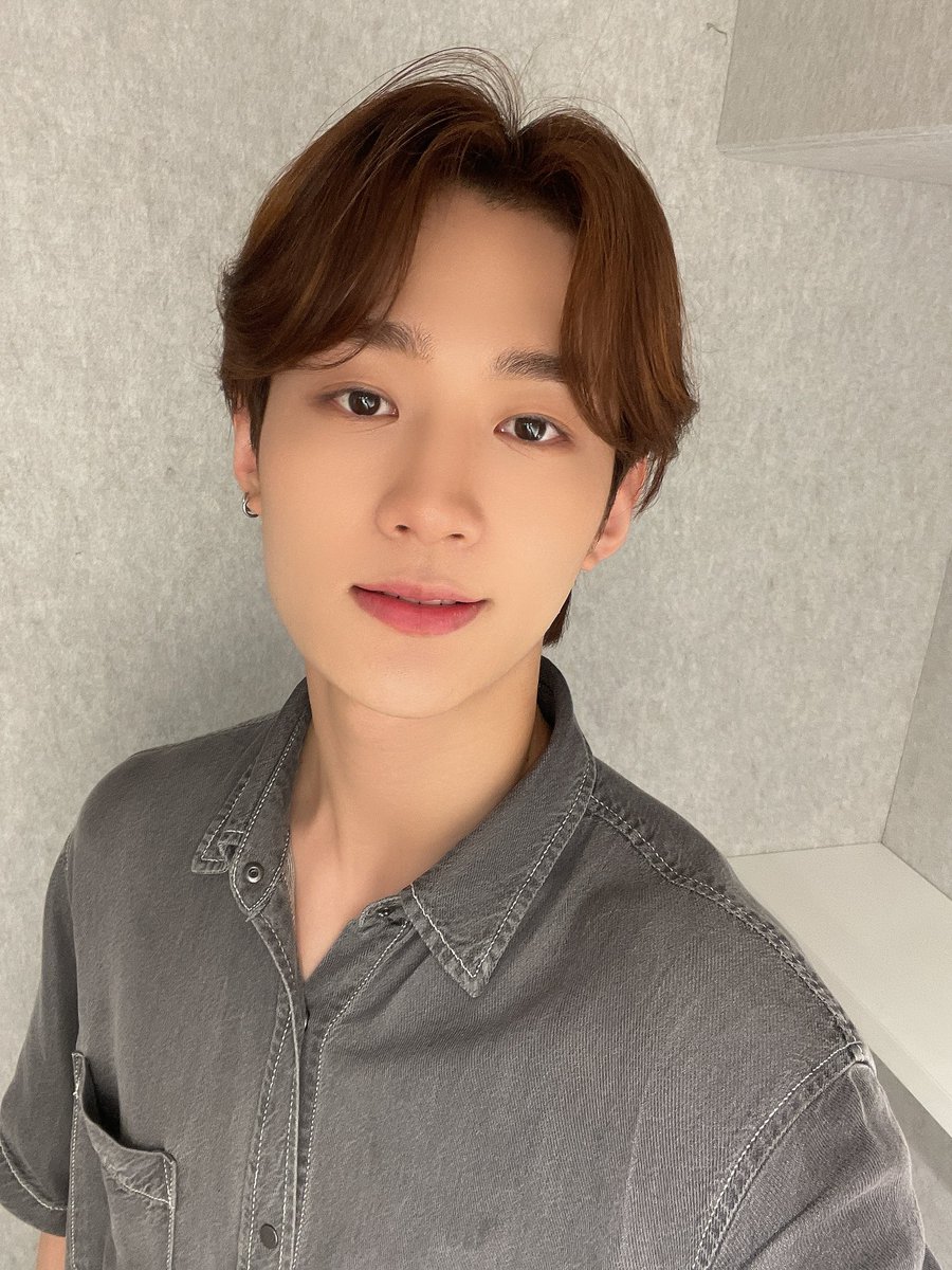 by_verivery's tweet photo. [#용승]       

HAPPY SUNDAY☀️

#YONGSEUNG #베리베리 #VERIVERY https://t.co/3XQVqXacUO