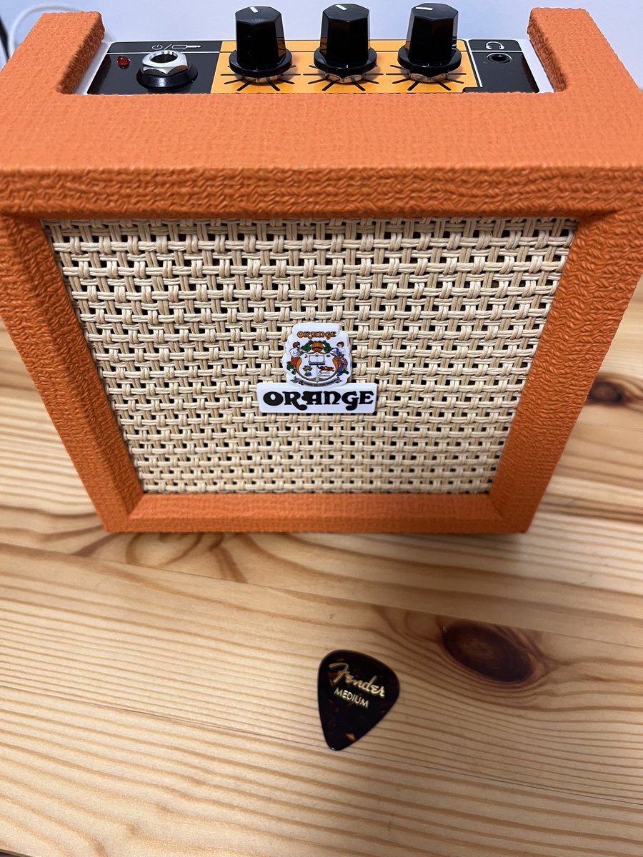 tawapns's tweet photo. my new  gear
orangeミニアンプとピック https://t.co/QVClO9wW00