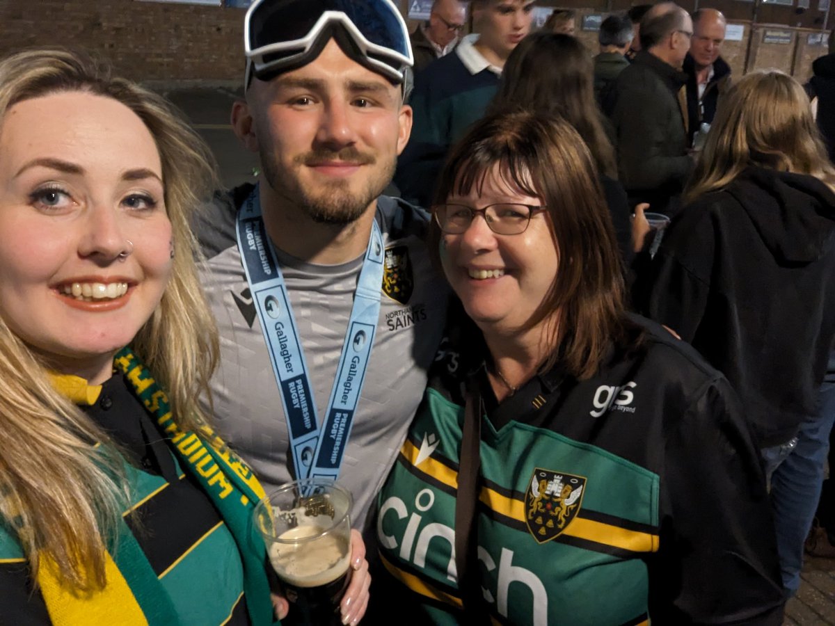 bexxmartin's tweet photo. Still not over yesterday, or the Guinness - bring on the parade! 

#COYS #COYJ #SHOEARMY 

@SaintsRugby https://t.co/MVOaZ8oPla