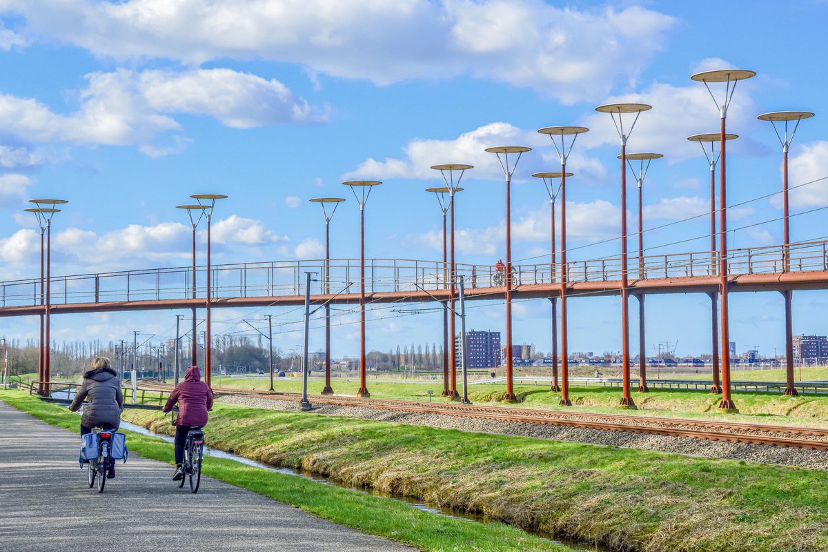 modacitylife's tweet photo. A cycle network must be five things: coherent, safe, comfortable, attractive, and direct. “I see all of that in Zoetermeer.”

Add good visibility and wayfinding, and it becomes clear why it’s considered one of the Netherlands’ best cycling municipalities.

https://t.co/W0GPGo8bSV https://t.co/8X1LEOCubJ