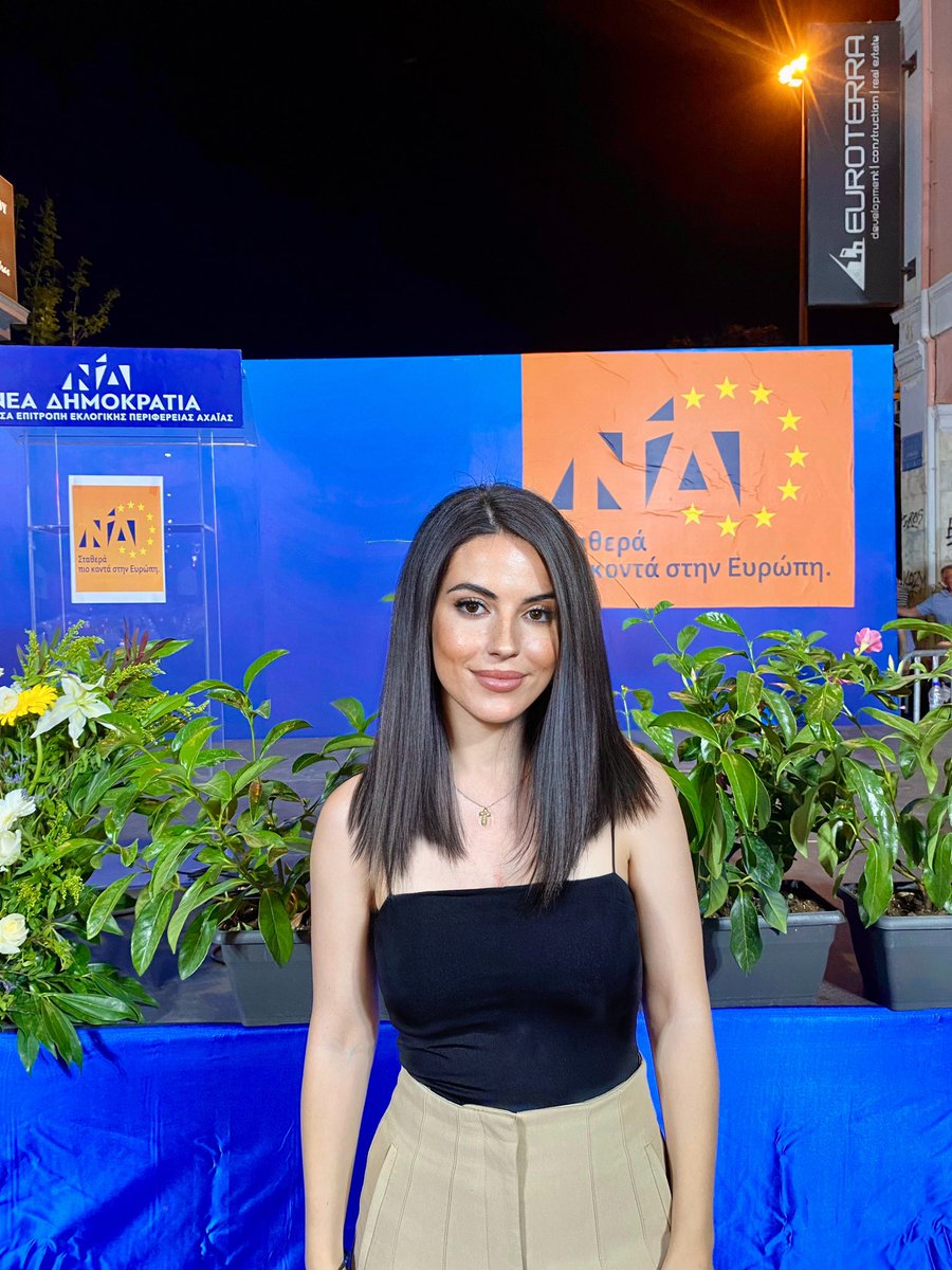 SofianouKsenia's tweet image. Σήμερα ψηφίζουμε για το μέλλον μας στην Ευρώπη.
Με τη ΝΕΑ ΔΗΜΟΚΡΑΤΙΑ και τον ΚΥΡΙΑΚΟ, για ασφάλεια, σταθερότητα και πρόοδο.
Πάντα στη σωστή πλευρά της ιστορίας. 🇬🇷
#Ευρωεκλογες_2024 #ευρωεκλογές2024 #Με_τον_Κυριάκο