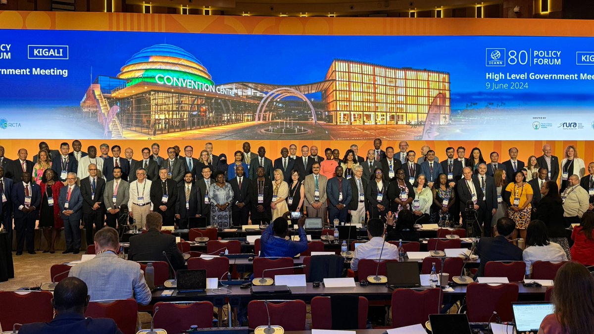 BMV's tweet image. Das Governance-Modell von @ICANN vertraut darauf, dass Regierungen, Zivilgesellschaft, Wissenschaft, Wirtschaft, techn. Community &amp;amp; individuelle Internet-Nutzer „in good faith“ gemeinsam Lösungen erarbeiten. Das Modell ist Garant, dass jede Stimme gehört wird, so @wissing. #Icann