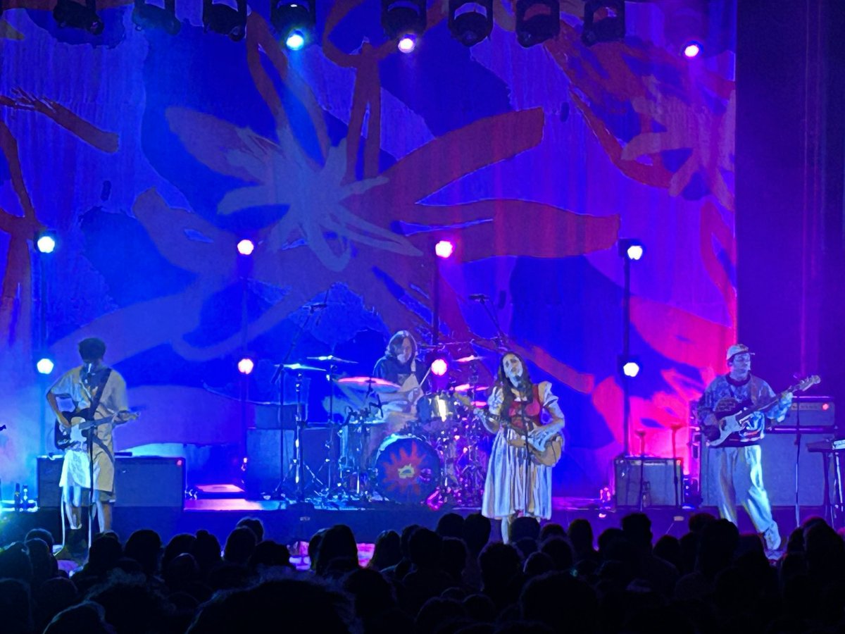 Great show Friday <a href="/MiddleKidsMusic/">Middle Kids</a> <a href="/Enmore_Theatre/">Enmore Theatre</a> Best wishes for the US leg of your tour 👏🏼👏🏼