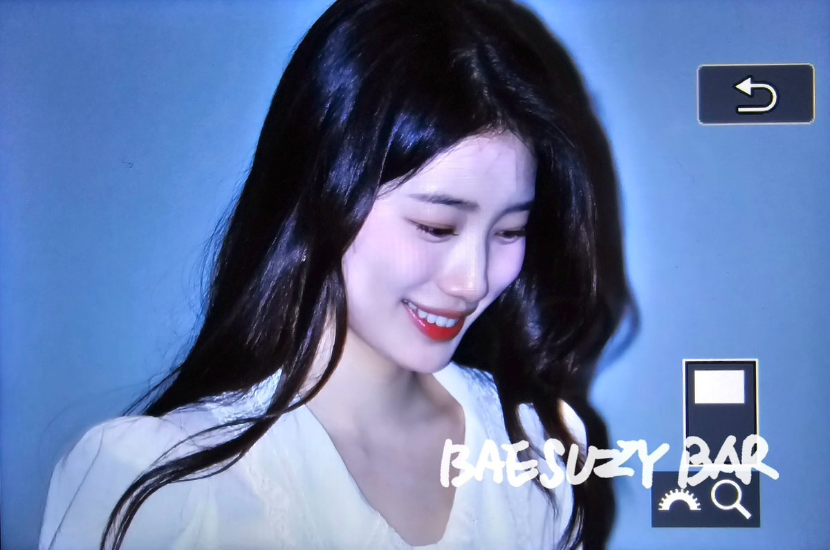 seori_ri_ri's tweet photo. 미친 무대인사 수지 최종붕괴..... https://t.co/pJhH4YFZj5
