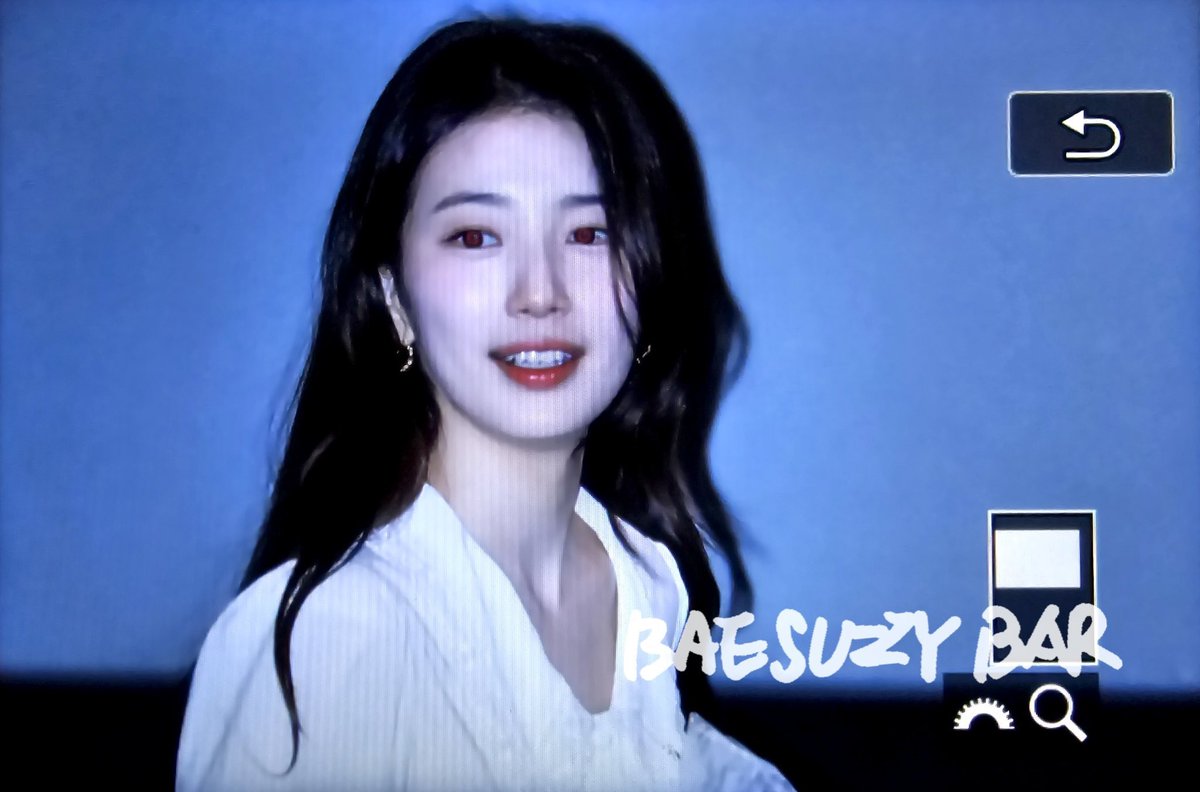seori_ri_ri's tweet photo. 미친 무대인사 수지 최종붕괴..... https://t.co/pJhH4YFZj5