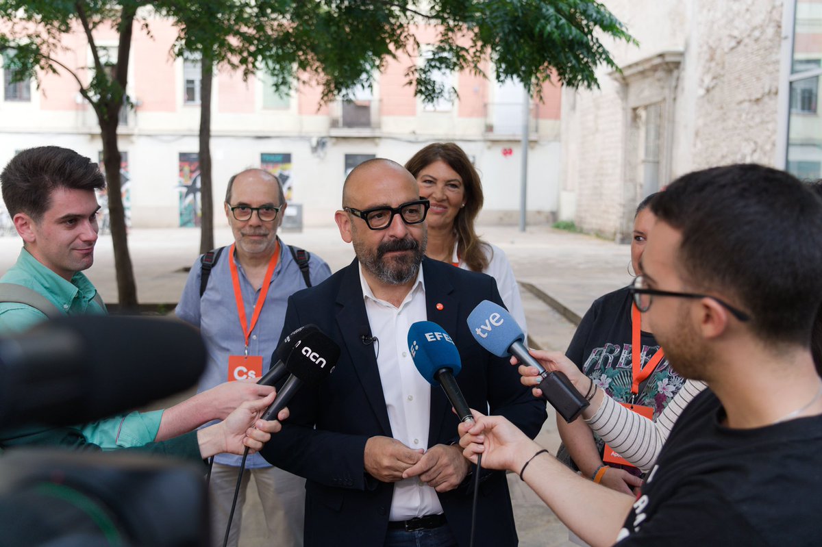🗳 <a href="/jordi_canyas/">Jordi Cañas</a> ya ha ejercido si derecho a voto. Y tú, ¿a qué esperas?

Hoy vota por un mejor futuro para España en Europa #EquipoEspaña 🇪🇸🇪🇺 

Vale la pena 🧡