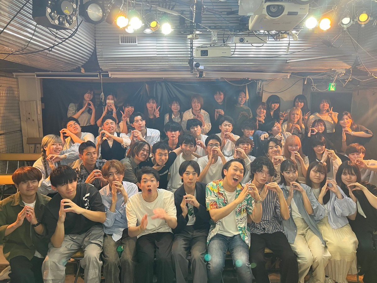 🎸終演🎸

パラ港6期デビューライブ「ロックンロールは鳴り止まない」

無事終演いたしました✨️✨️
ご来場してくださった皆様ありがとうございました！
これからもパラ港6期をよろしくお願いいたします！