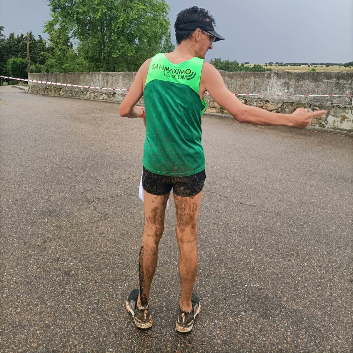JCar47's tweet photo. Día raro estrenándome cn el Club #SanMaximotelecom
Después del aguacero ⛈️⛈️ con el gemelo izquierdo tocado y los caminos anegados d barro
Carrera muy dura y exigente
Pero se corrió y se disfrutó
Gracias a Germán y al #equipo por hacerme sentir 1+
Y a mí animadora @silvigm75 ♥️🥰 https://t.co/XtPgB8n61U