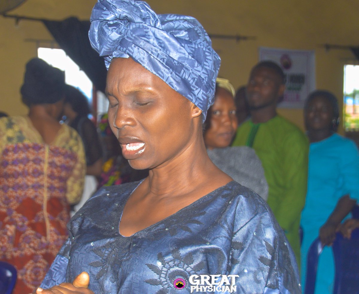 Lr210MfmN's tweet photo. Opening our hearts and minds to God as we commit the service into the hands of the Lord ๐
#OpeningPrayer
#GreatPhysician
#mfmnoforija
#June2024 https://t.co/1MinlzL4hK