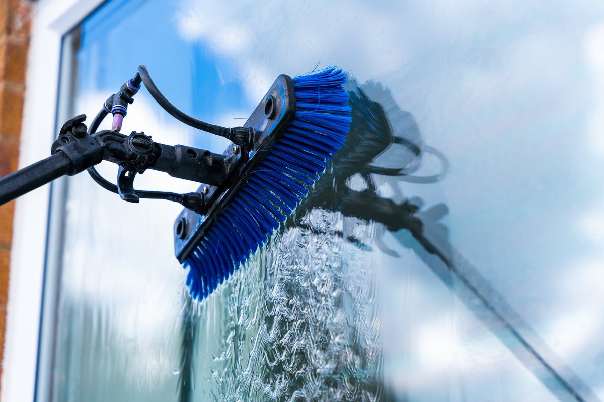 Looking for a window cleaner in Redditch? We can help! 👍🏻 Visit our website for a free quote - alldaywindowcleaning.co.uk