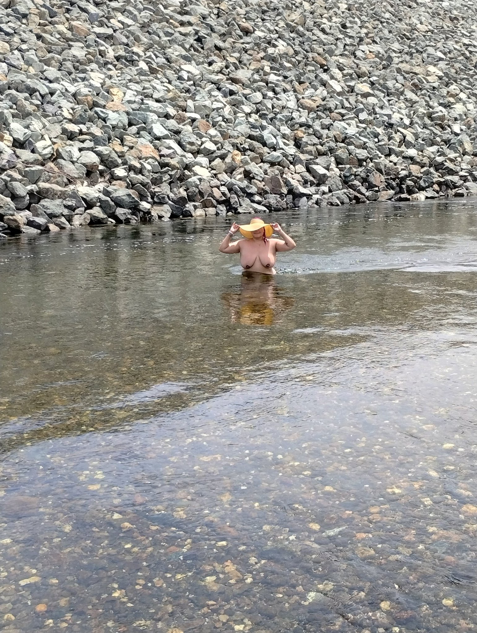 2 pic. Skinny dipping at the lake followed by a little exhibitionism. Perfect start to a great birthday. Thanks to the Quean. #Nudist #exhibitionist #kinkster #cuckquean #skinnydipping https://t.co/9aVR5ExvqI