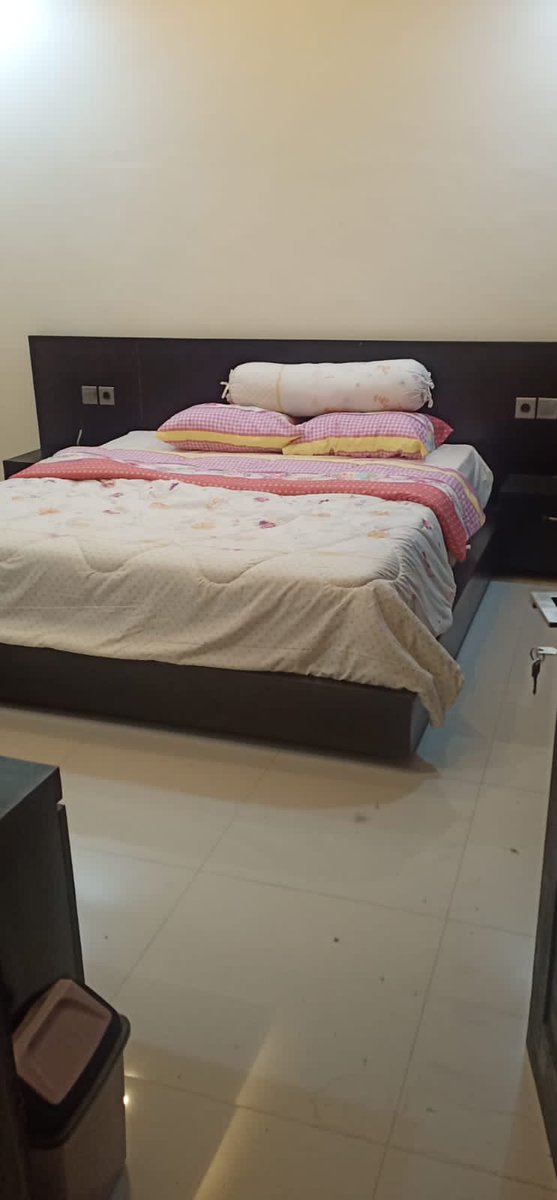 tuuuutt_'s tweet photo. Ready, kost isian bulanan di gg. Tegal Asri
-kasur queen, meja rias, lemari
-free air dan include listrik, wifi
-AC, kulkas,
-km dalam, shower, air panar
-2 jt/bln https://t.co/ogu0h1csvO