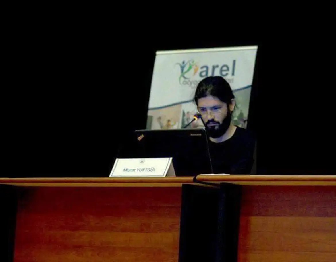 Murat Yurtgül, 9 Haziran 1991’de doğdu, İstanbul Arel Üniversitesi Psikoloji bölümümdeydi. Murat yaşasaydı bugün 33 yaşında olacaktı.

33 düş yolcusundan biri olan Murat 20 Temmuz 2015 yılında Suruç’ta katledildi. Dostumuz Murat’ı özlemle, sevgiyle anıyoruz. İyi ki doğdun Murat.