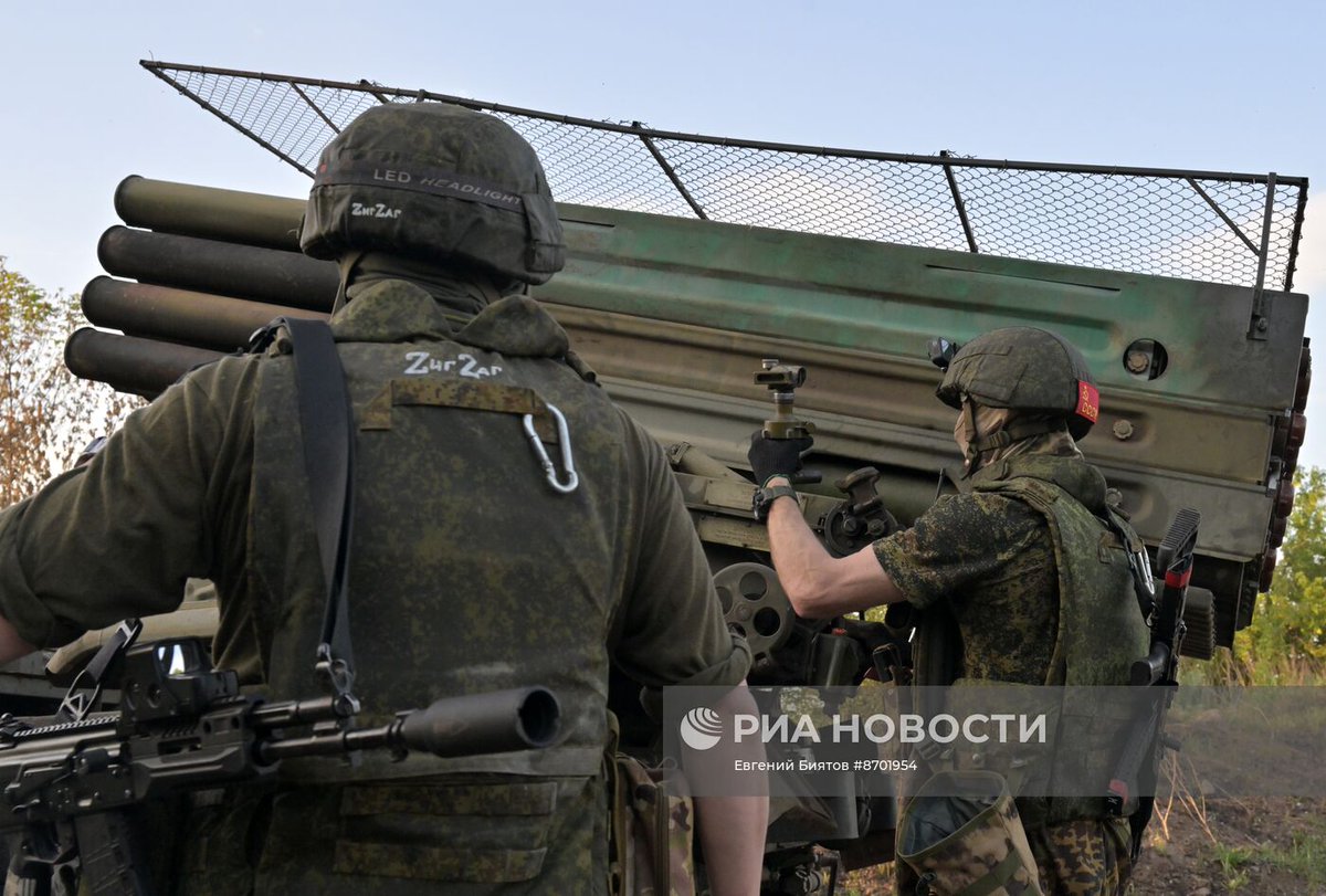 TheGreyPatriot_'s tweet photo. ๐ท๐บ Old 9K55 Grad-1 MLRS from 85th Separate Motorized Rifle Brigade of 2nd Army Corps (former Lughansk militia) at work near Artemovsk. Today.
Part 2 of 2
#Russia #Russian #Russians #Today #SVO #Grad1 #MRLS #Launcher #Missile #Rocket #Artillery #Military #Army #Artemovsk https://t.co/STDTz5tuSs