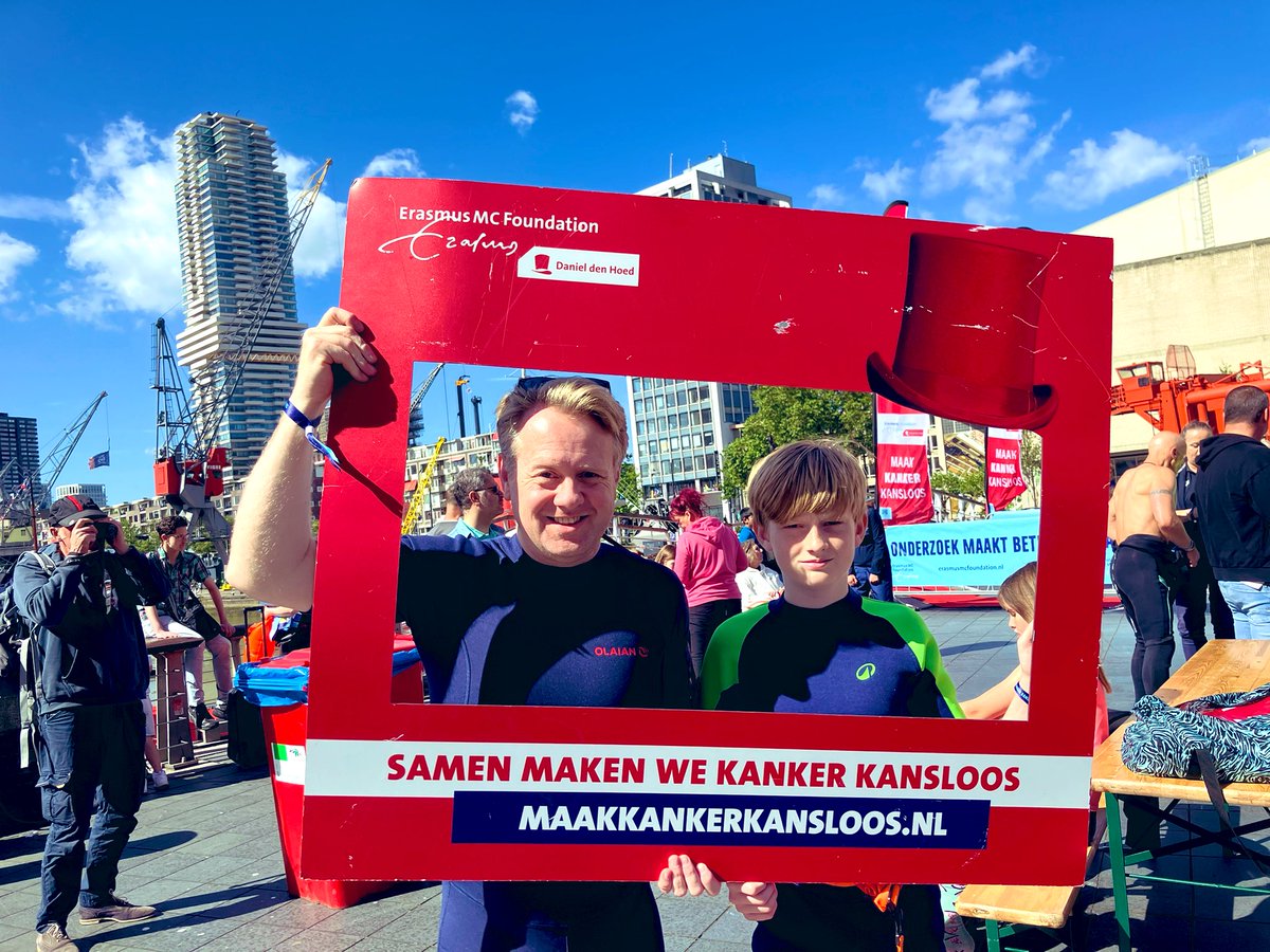 RobertTieman's tweet photo. Team Maaszwemmertjes ๐ is er klaar voor #swim4daniel #maakkankerkansloos @danieldenhoed ๐ฉ Wijnhaven Rotterdam - startnummers 861 & 862 alle 114 teams hebben โฌ290.234 tot dusver opgehaald https://t.co/TriklU38kU https://t.co/RvvvytiUvx