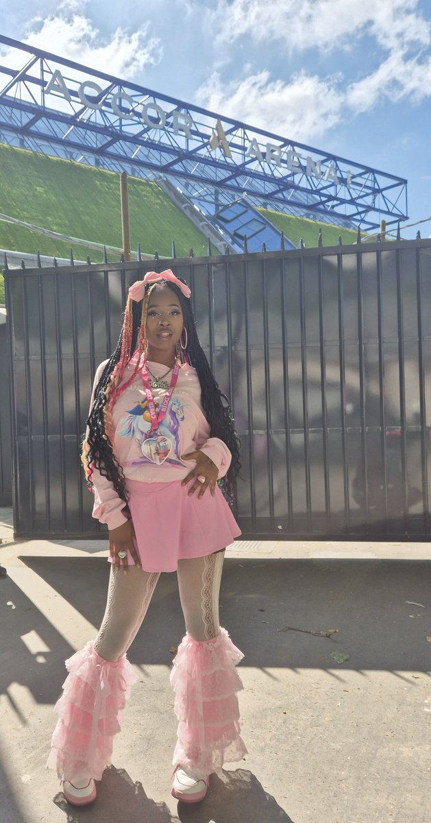 AmiiDoll_'s tweet image. #gagcityparis waiting for you babe @NICKIMINAJ 💓💓💓💓💓💓💓