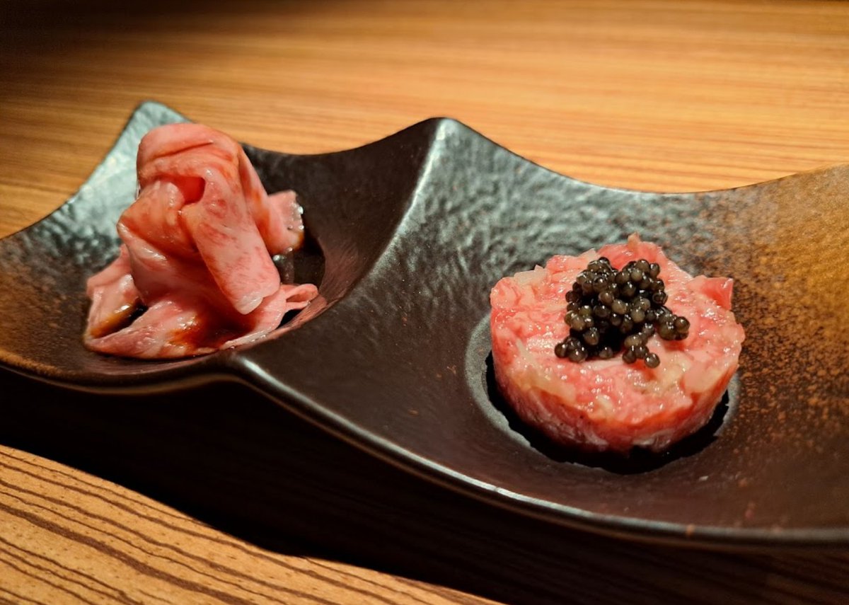 FEF2hVCkxi4y891's tweet photo. cossott'e SP
ヒレカツサン���と、上タン＆炙りスペシャル
極みディナーコースで、サラダ、キムチ盛り合わせ、
焼き物、キャビアと和牛肉、特選部位の山葵漬け、上記のメニュー。
スープ、和牛のせいろ蒸し、ビーフシチュー、冷麺に、
デザートを付けちゃう♪
うっとり、元気に♪🎁🍖🍽️☺️🩷🈵🆙 https://t.co/BO2GpUN71n