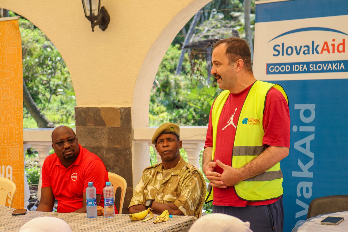 Sote_Hub's tweet photo. Our heartfelt gratitude to our dedicated partners @VSOKenya @AbsaKenya @TakaTakaSol @Omeriye_Kenya and @KWSKenya. 

#CleanCoastlines #TeamConservation #PlasticFreeBeaches #OceanConservation #Kenya #CleanBeaches https://t.co/mhWAMKHwq4