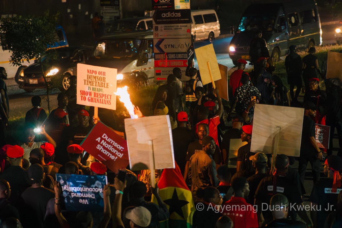 bridgebonnie1's tweet photo. Mate or Driver, same broken lights.
#DumsorProtest.
#dumsormuststop
#fixdumsor https://t.co/P65OfUkC13