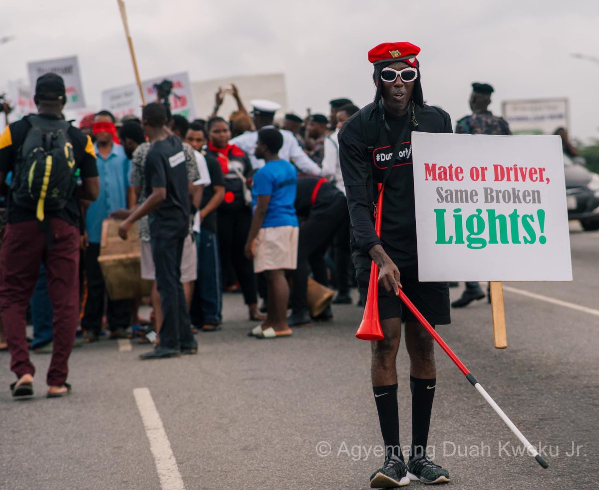 bridgebonnie1's tweet photo. Mate or Driver, same broken lights.
#DumsorProtest.
#dumsormuststop
#fixdumsor https://t.co/P65OfUkC13