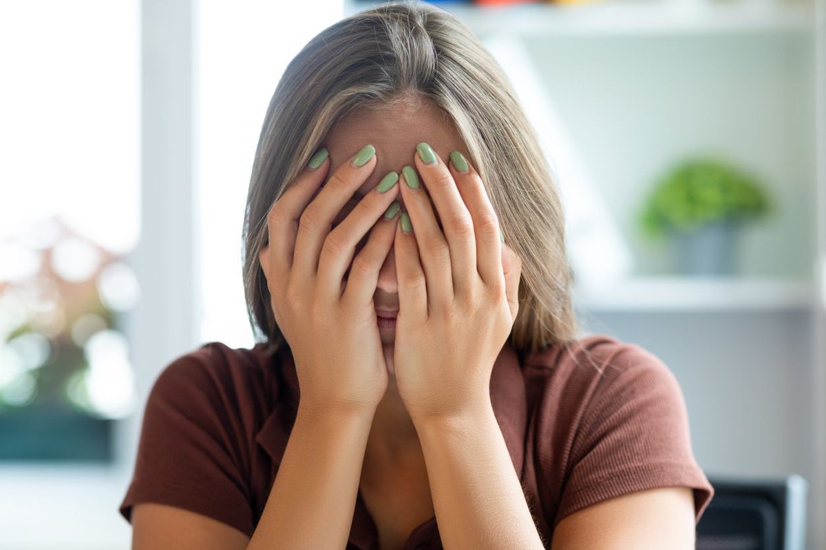 Una madre desaparece misteriosamente durante varios segundos tras cubrirse la cara con las manos: buff.ly/3Ri5Flk