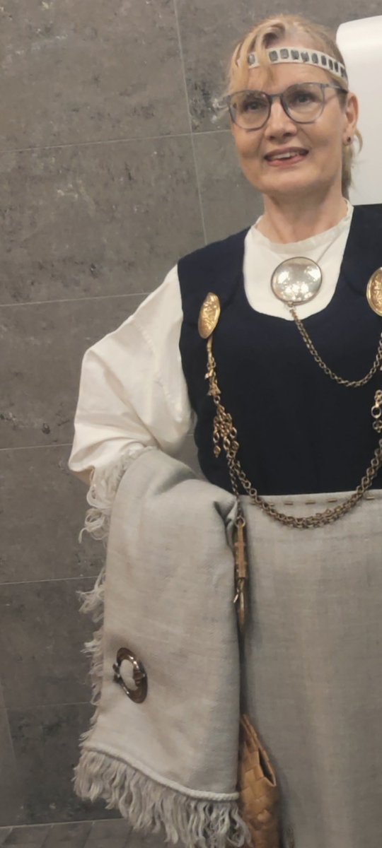 Tällainen työpäivä perjantaina <a href="/UniEastFinland/">University of Eastern Finland</a> ☀️ Pytty päähän ja menoksi. Mukana 2009, 2014 ja 2019 sekä 2023 Jyväskylä. Ny sain olla mukana torstain Hatunsovittajaista perjantain aktiin, kulkueeseen ja aina illalliselle asti.  #promootio