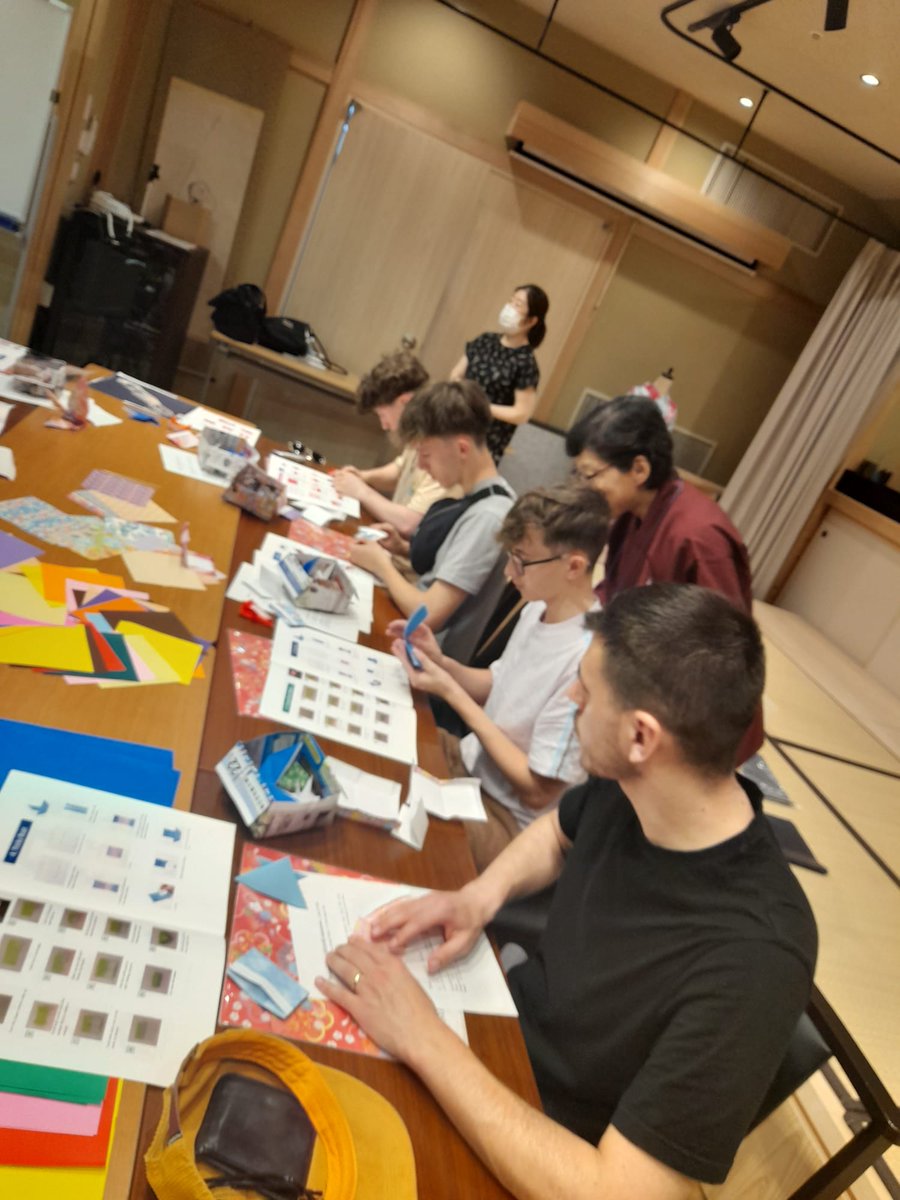 DavidHughes6ed's tweet photo. Pawb wedi mwynhau y gwersi origami - ond roedd angen canolbwyntio. Ac mi gafwyd gwers Siapaneeg yr un pryd. Sugoi! Ardderchog!
Everyone enjoyed the origami lesson lots of concentration needed. And we learnt som Japanese. Sugoi! Excellent! @TaithWales @DavidHughesYDH https://t.co/iBmS9UMhyF