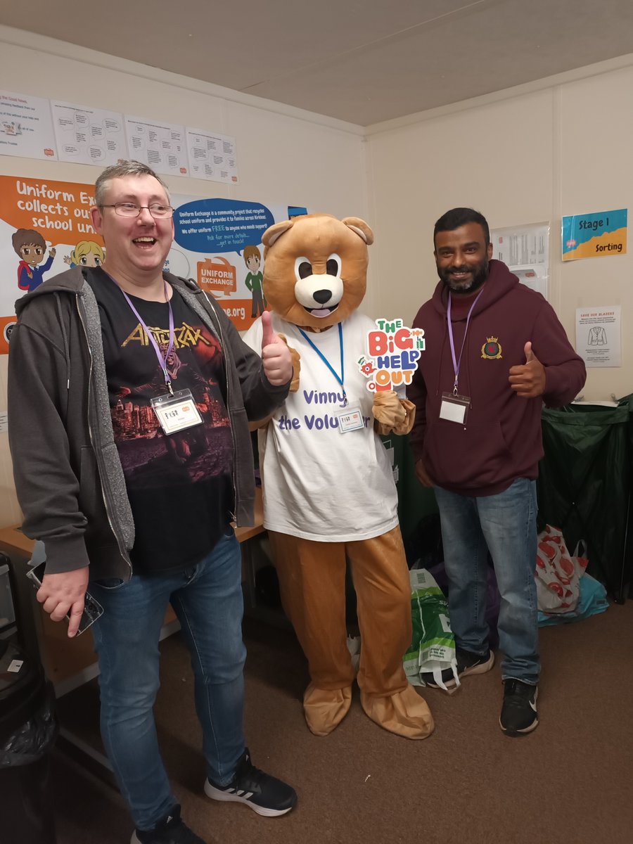Volunteers are essential for the <a href="/tslkirklees/">Third Sector Leaders Kirklees</a> Uniform Exchange programme.

That's why they got a bear hug from Vinny the Volunteer, TSL's mascot. 🐻 

Experience their work first-hand at their taster sessions, from 10:00 am to 2:00 pm during #TheBigHelpOut weekend. 💚✋