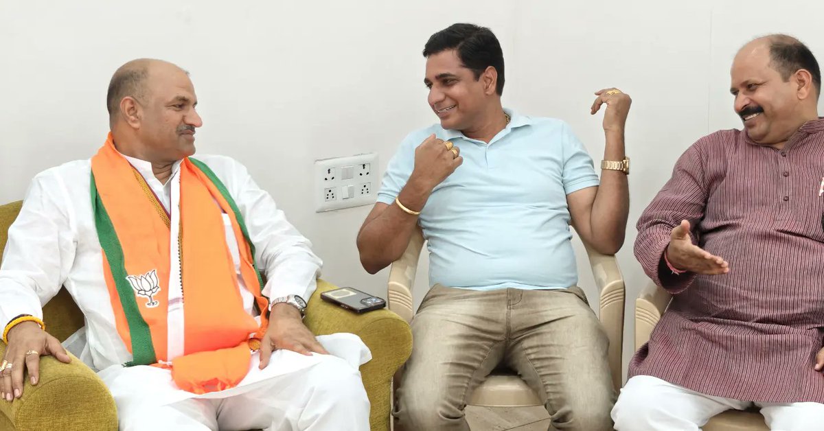 Pmewarabhl's tweet image. दिल्ली में #Modi_3.0 शपथ ग्रहण समारोह में पहुँचे ।
@BJP4Rajasthan प्रदेशाध्यक्ष श्री @cpjoshiBJP जी से मिल उन्हें बधाई शुभकामनाएं प्रेषित की ।

#OathCeremony #ModiAgain
#PhirEkbaarModiSarkar
#FirEkBaarModiSarkar #NDA_सरकार_है_तैयार