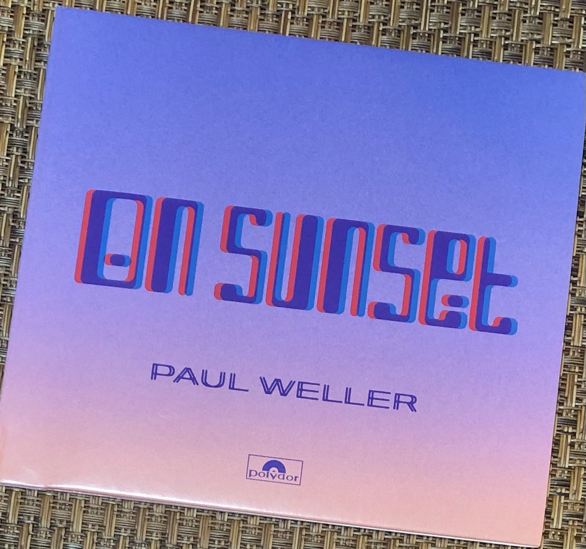 m527y's tweet photo. 日曜の夕暮れはUKロックのボスが2020年に発表した名盤でリラックス〜😌💿🎶
#PaulWeller #OnSunset #rock #ロックの日
https://t.co/UzfXerxKOn https://t.co/iDp9IfYR2w