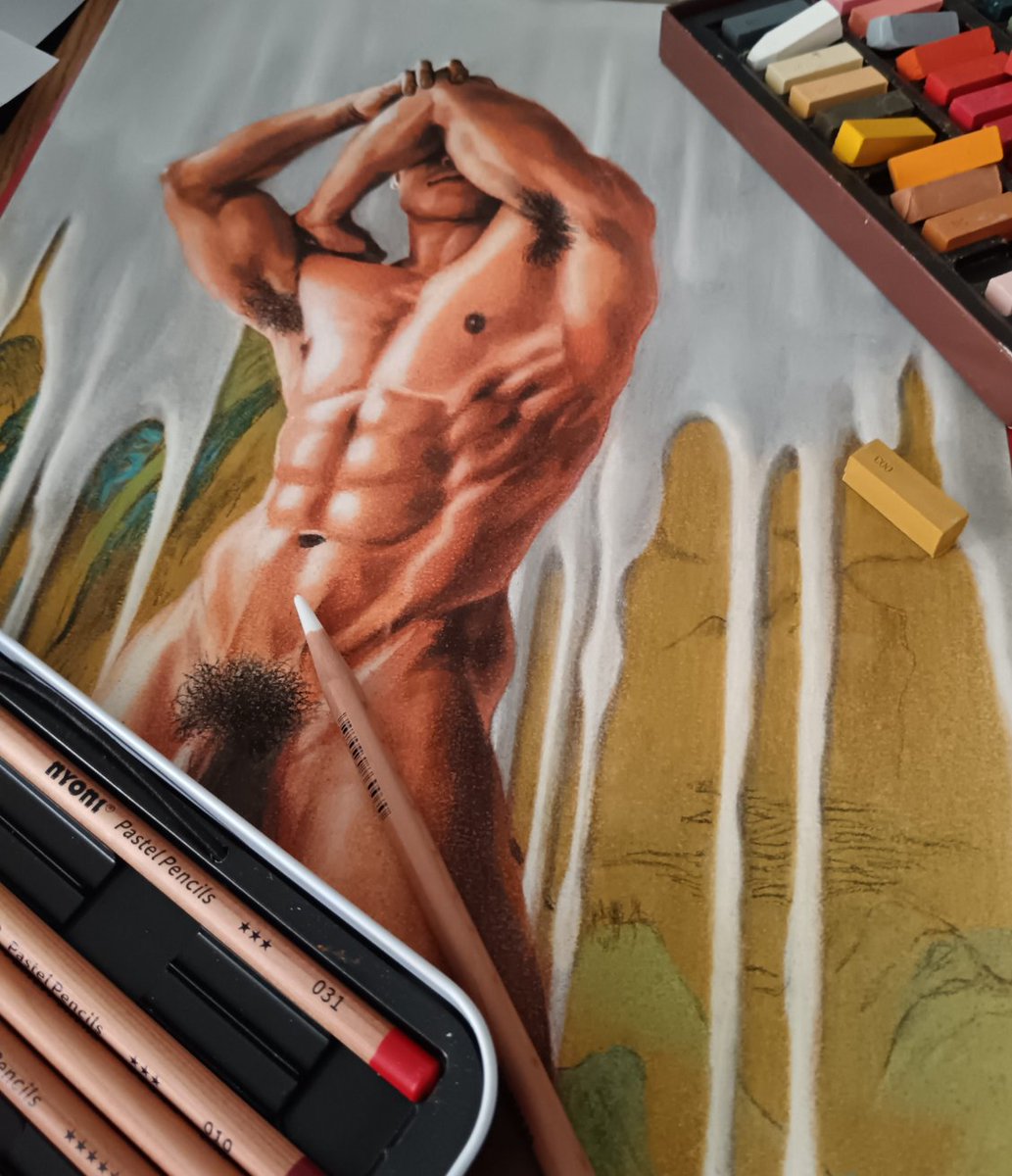 前段时间初次尝试用彩炭+色粉画，画的过程中发现这俩画材用起来都不大顺手，比想象中的难掌控些🤔，花了好多天一直涂一直改，差点又想中途放弃，还好一位经常买画又直爽的土豪老板看了一眼就决定要了，二话不说就把全款都发给我了😳。然而我到现在还是总差那么一点没完成，拖延症要命啊😔。