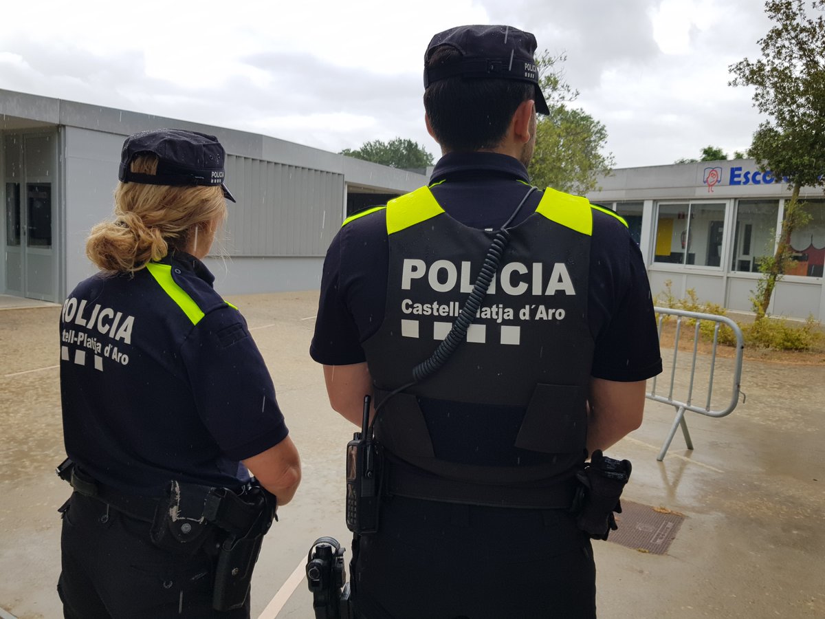 platjaropolicia's tweet photo. Dispositiu especial per a garantir el normal desenvolupament al nostre municipi de la jornada electoral de les eleccions al Parlament Europeu

#EleccionsUE2024
@Europarl_CAT
#apropteu
@platjaropolicia https://t.co/YzRtcNcwx4