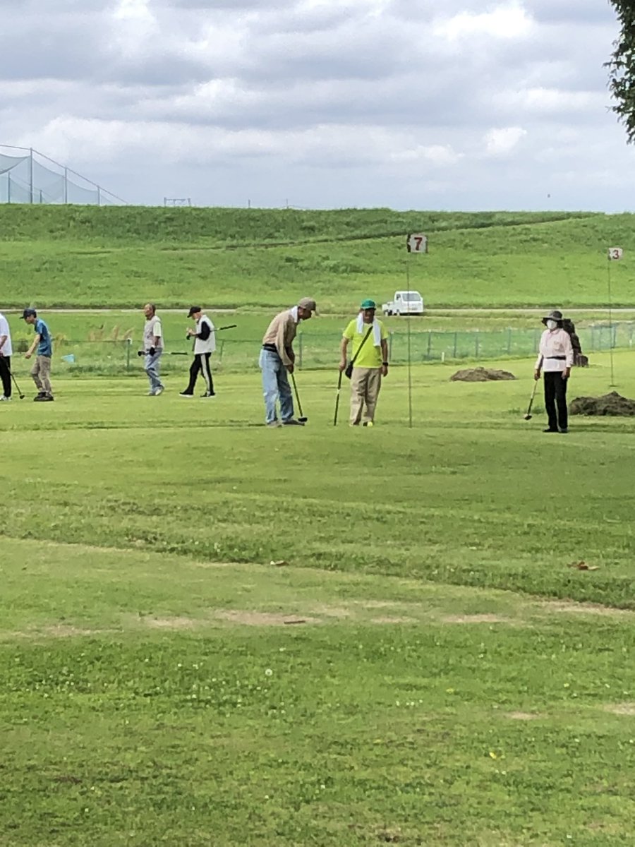 kazunz26's tweet photo. 本日は町内会のパークゴルフ大会。
笑顔あふれる楽しい親睦の輪が広がる大会に！ https://t.co/uRMWQzMqDq