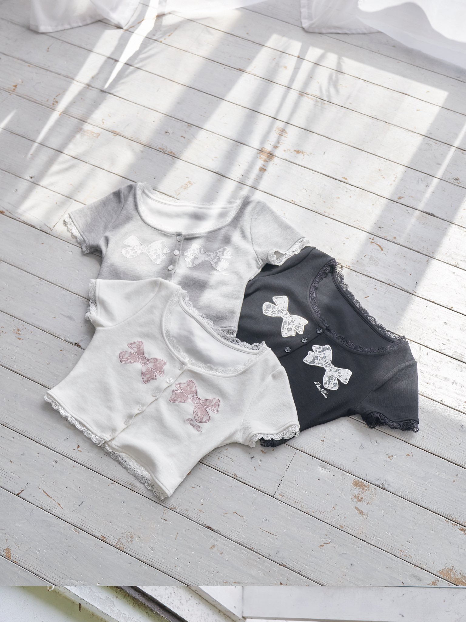 Rose Muse lace ribbon embro cut tops