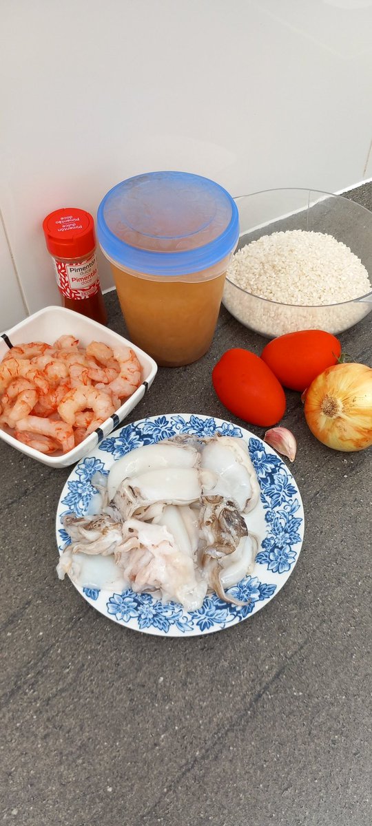 PepGranellTrave's tweet photo. Es Domingo y el cuerpo pide caloret💪💪😉🥘🥘🥘
#sepia #gambon
#paella #arrozdelsenyoret #cuina #miseandplace #comer #arrossos #rice #peix #marisc #gastrolovers #gastronomia #cuisine #domingo #junio #Verano2024 #BuenosDías https://t.co/xPG2JnttVl
