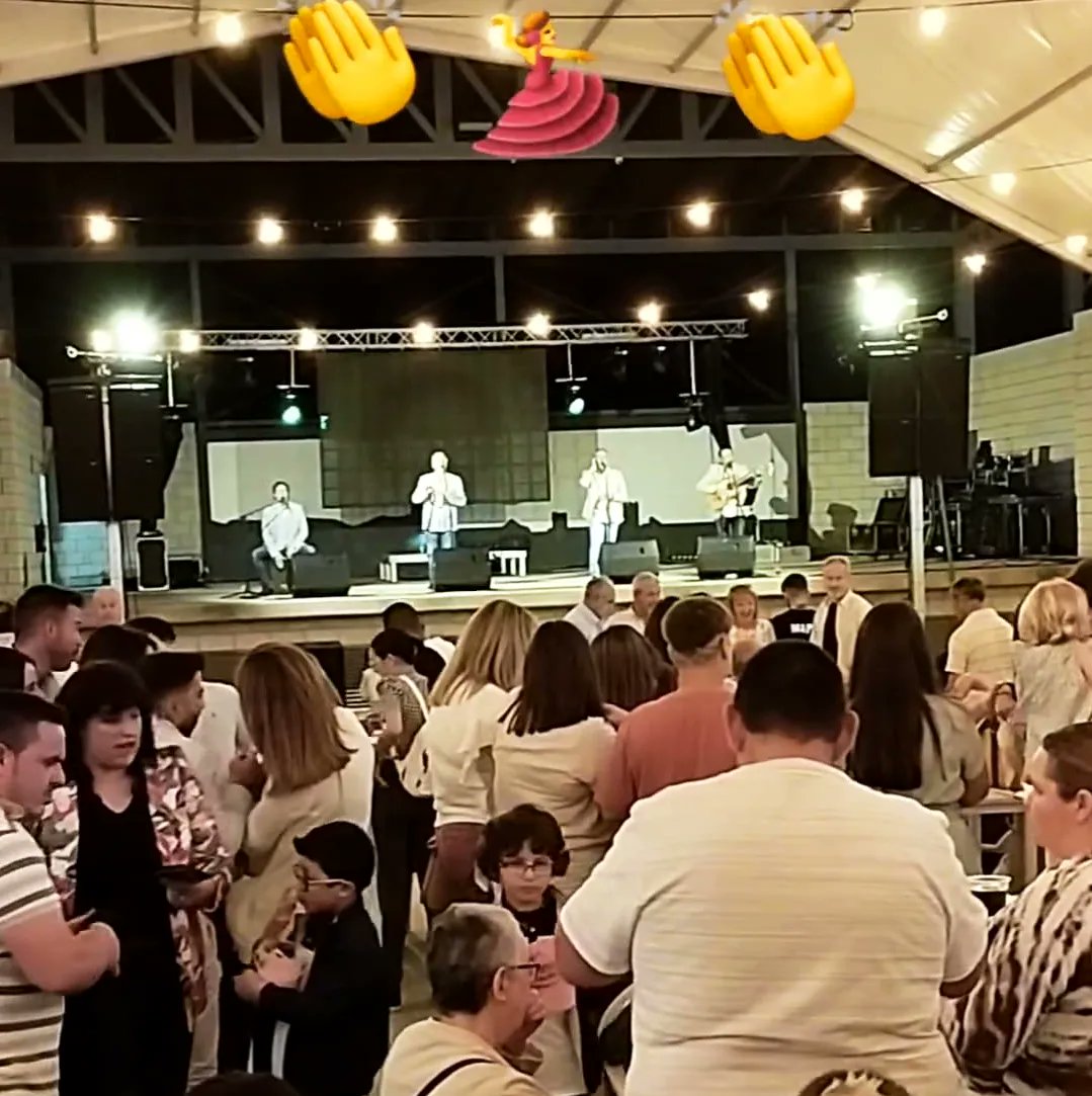 altorociero's tweet photo. Gran noche la de ayer en Bujalance, en la celebración de la VII Feria de la Patata Rellena. Un recinto abarrotado que disfrutó de la gastronomía y la música.
#altoguadalquivir37 #rumbas #sevillanas #cañetedelastorres #Bujalance #sellamaríancordobesas #hoycomoayer #patatarellena https://t.co/lm6luujDHZ