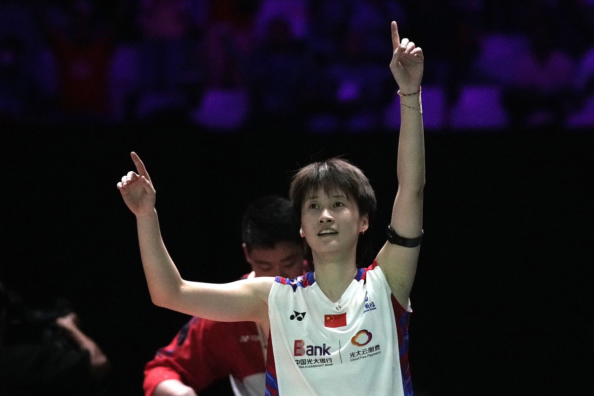 CGTNSportsScene's tweet photo. 🏸️🏆Title defended!

🇨🇳China’s Chen Yufei outplayed An Seyoung🇰🇷 21-14 14-21 21-18 to defend her women’s singles title at #IndonesiaOpen2024.

The victory saw Chen lifted the first singles trophy in 2024 &amp; third Super 1000 trophy in her career.🎉

#badminton https://t.co/r7ra3RCpnV