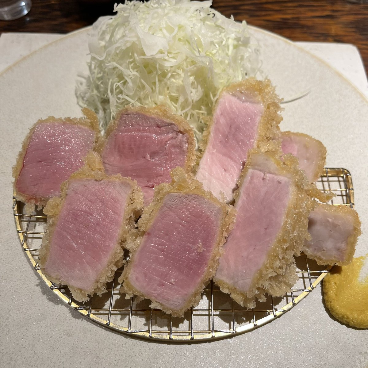 ysakae0626's tweet photo. 人生で食べたとんかつ史上No.1出ました🏆
低温で絶妙に火入れされたフィレ肉とロース肉が柔らかくて最高でした🍺
#名古屋 #大名古屋ビルヂング #カツレツMATUMURA #MATUMURA #とんかつ https://t.co/dXhXTZ9oSj