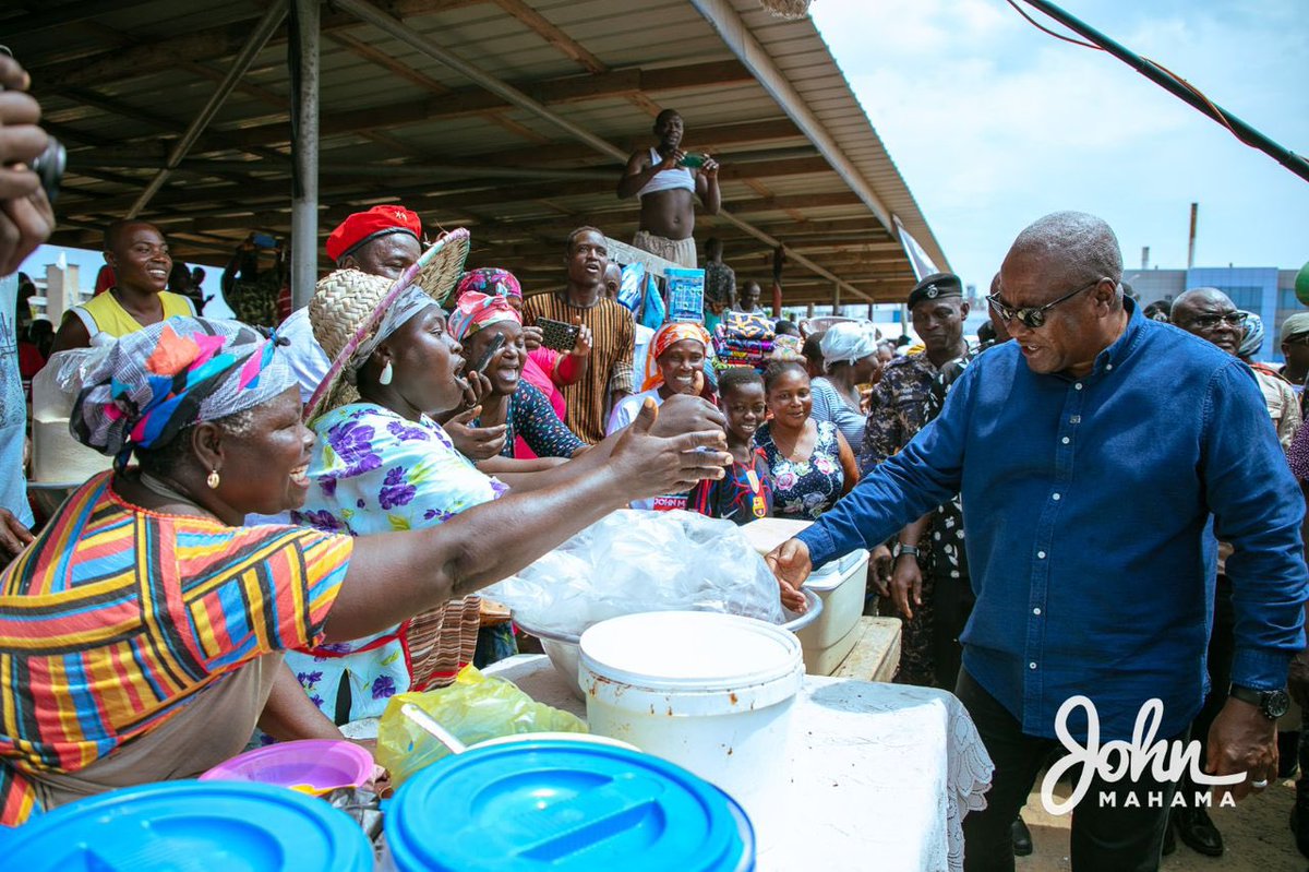 Emmanuelatta101's tweet photo. He. E. @JDMahama Ghanaians are waiting for your comeback to rescue us from the mess the Npp has created.
#IWillVoteForJM
#BuildingGhanaTour
#24HourWorkingEconomy ππΊπͺ https://t.co/IhTUhy55tr