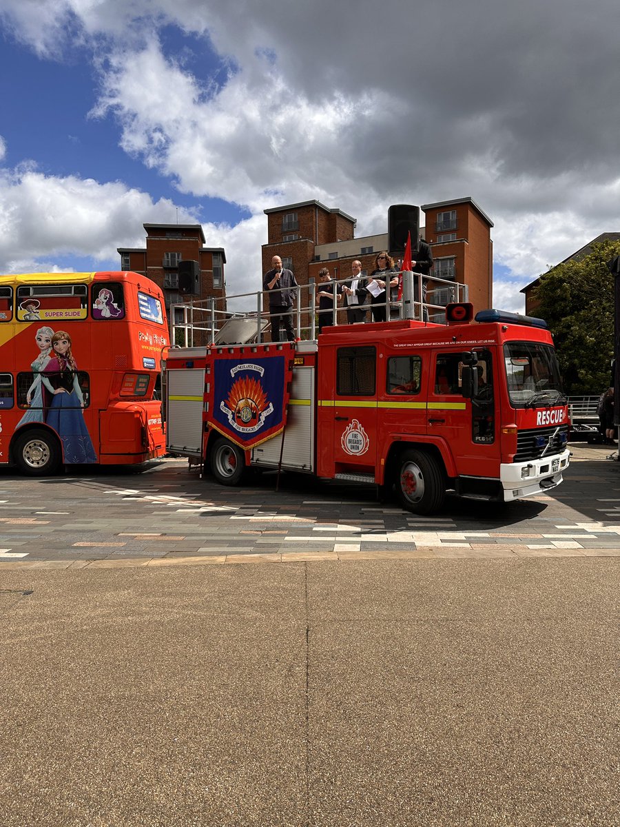 What a great day yesterday at the Silk Mill rally. 

<a href="/DerbyshireFBU/">Derbyshire FBU</a> turned out in big numbers to remember those in the struggle before us. 

General Secretaries from
<a href="/fbunational/">Fire Brigades Union</a> <a href="/ASLEFunion/">ASLEF</a> <a href="/GFTU1/">General Federation of Trade Unions</a> and <a href="/campaigns_pcs/">PCS Campaigns</a> speaking.