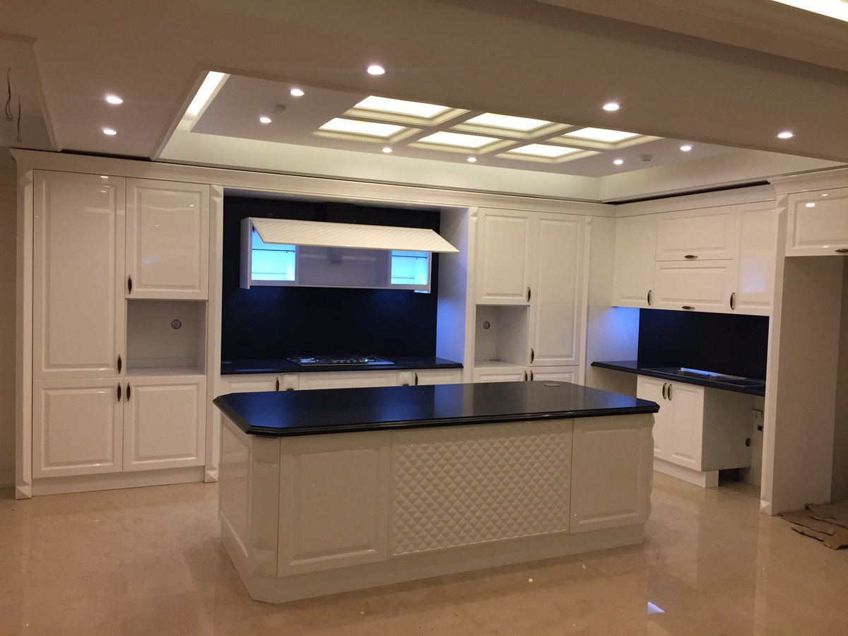 Nozary's tweet image. دوستان عزیز
اگر  کار اجرای بازسازی؛ دکوراسیون داخلی و کابینت و کمد و درهای داخلی دارید، با افتخار در خدمتتون هستیم
خوشحال میشیم که به دیگران هم معرفی کنید 
🙏🏻🙏🏻🙏🏻