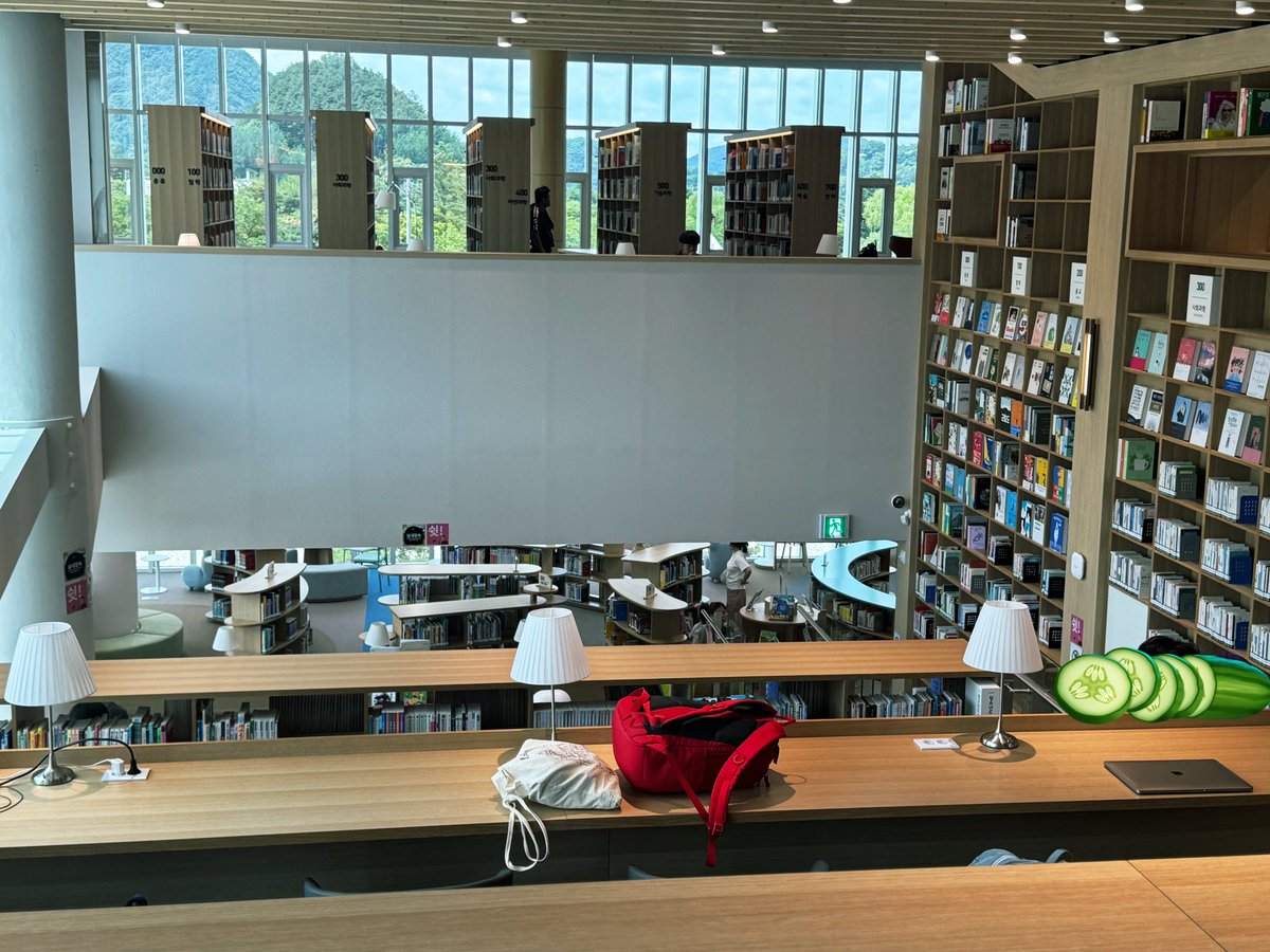 아참 여기 진짜 좋더라 트위터에서 보고 간 무주  상상 반디숲 도서관 하루종일 앉아서 책보고 싶어