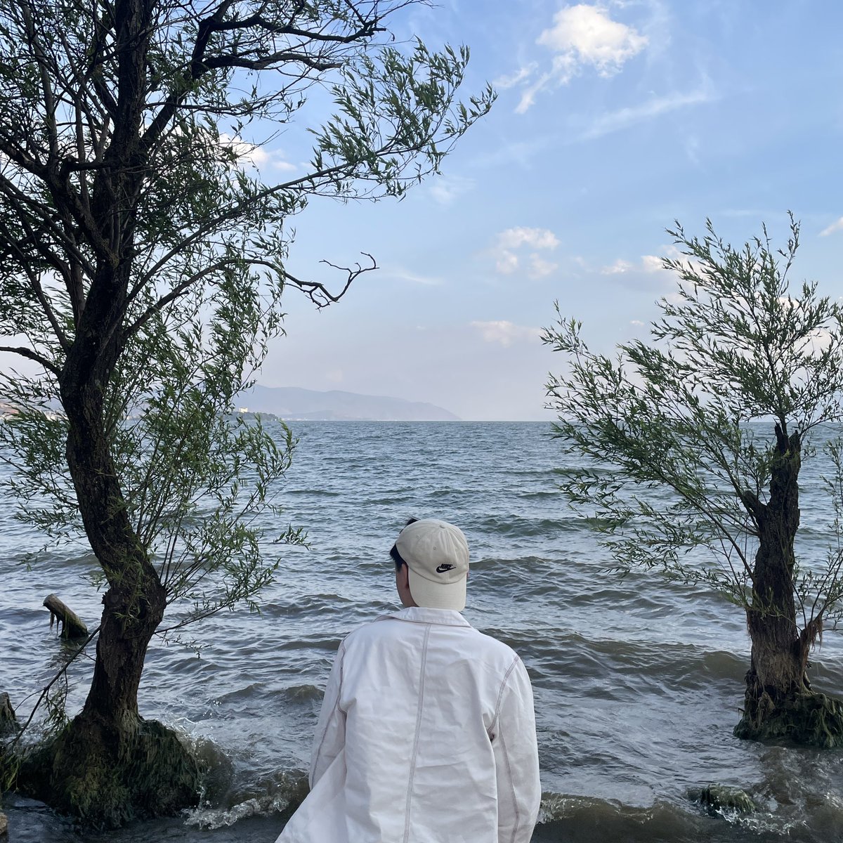 doubleli9's tweet photo. “自由就在脚下”🏔️ https://t.co/x1hFvNH8vL