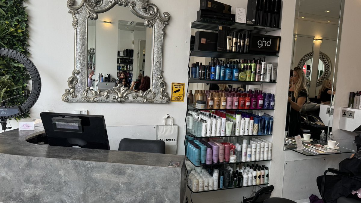 Job Alert! <a href="/kayandkompany/">The UK Hairdresser</a> is on the lookout for a dynamic and friendly Receptionist to be the face of their busy, buzzing salon! Are you a people person with a knack for multitasking and a passion for delivering top-notch customer service? Then they want YOU! Call 0208 883 5528