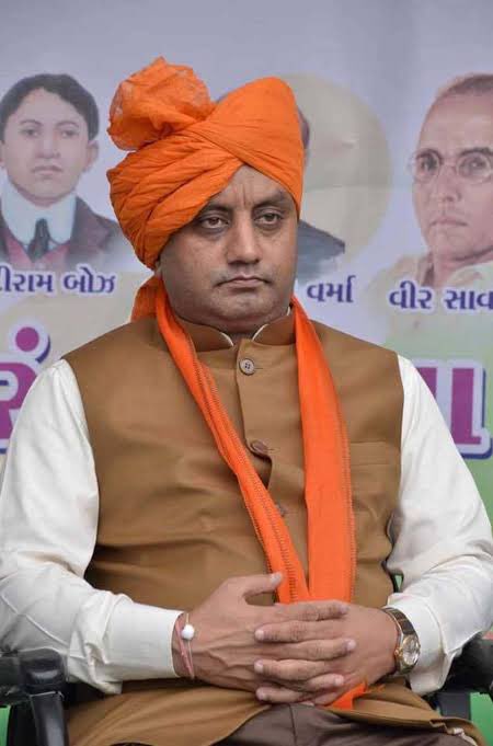 क्या सुधांशु त्रिवेदी को शिक्षा मंत्री बनाया जाना चाहिये?
                   YES/ No

आप अपनी राय कमेंट में दीजिए!
